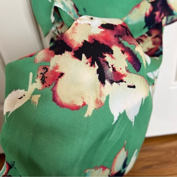 CAbi Green Floral Bloom Cami Spaghetti Strap Blouse Size Small - Picture 9 of 11